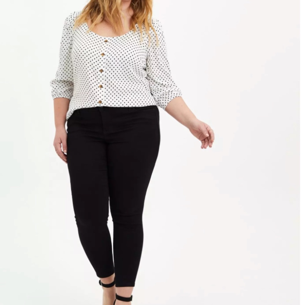 Like New Torrid White & Black Polka-dot Button-up 3/4 Puff Sleeve Blouse